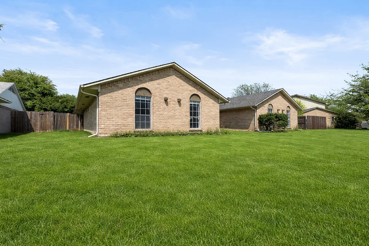 Building Photo - 15839 El Estado Dr