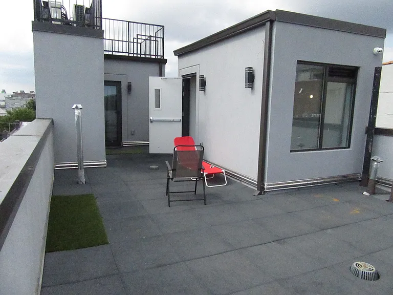 1087 Gates Ave #1B — Photo 14