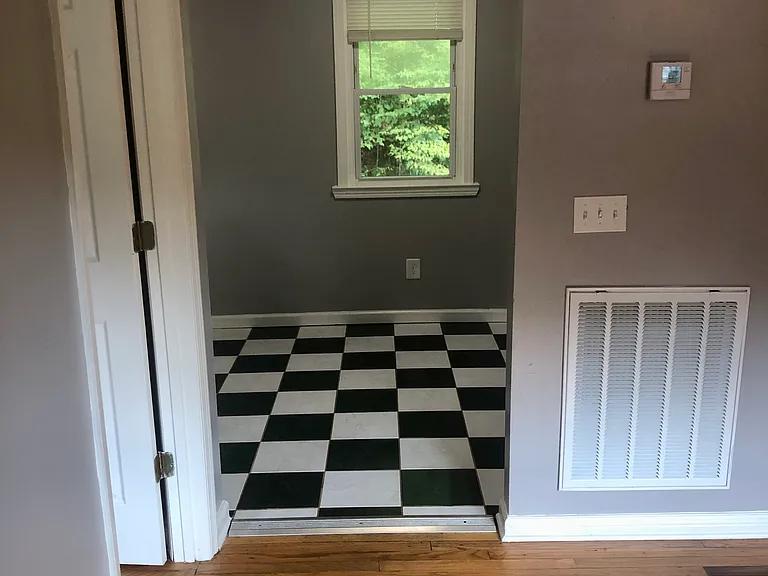 1010 C Smith St — Photo 12