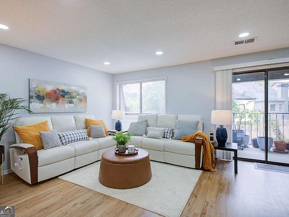 5th image of 2657 Lenox Rd #213