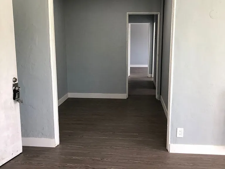321 S Verdugo Rd — Photo 4