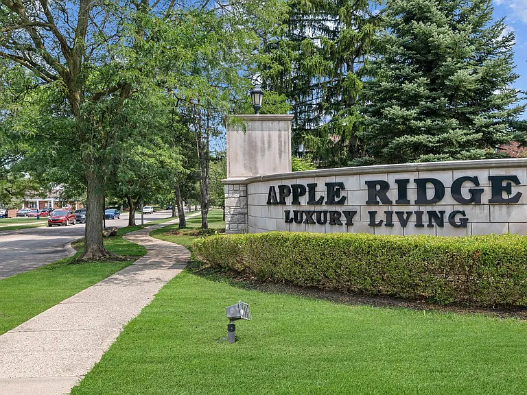 Apple Ridge Apartments - Livonia, MI — Photo 33