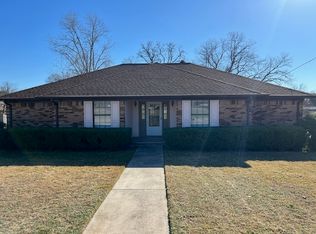 1925 Willowwood St, Denton, TX 76205