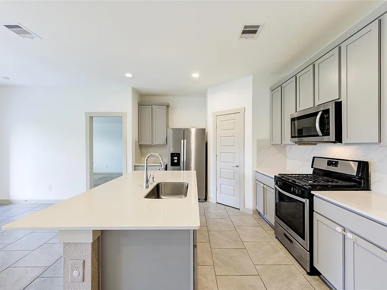 29430 Travis Trce — Photo 2