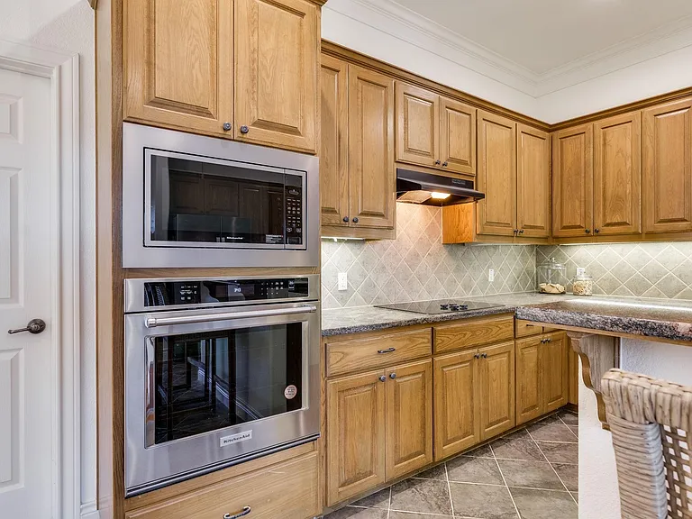 132 Lakeway Dr — Photo 14