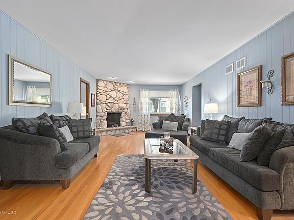 3rd image of 15132 Larkspur Ln