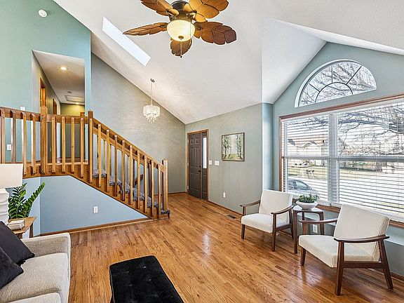 5th image of 721 Meadow Ln