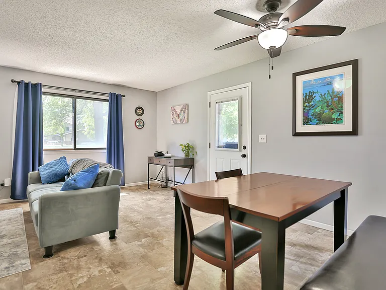 1271 Greenbriar Ct — Photo 4