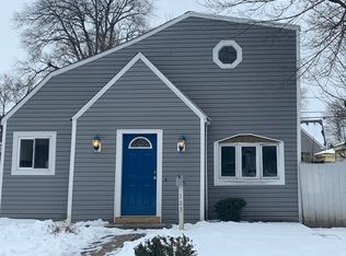103 E Willow Dr, Round Lake Park, IL