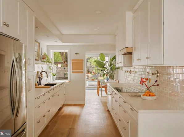 1122 Shackamaxon St, Philadelphia, PA 19125