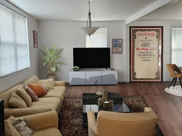 811 8th Street image 2 of 21