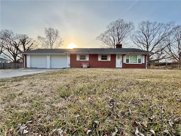 139 E Side Dr, Mount Airy, NC 27030