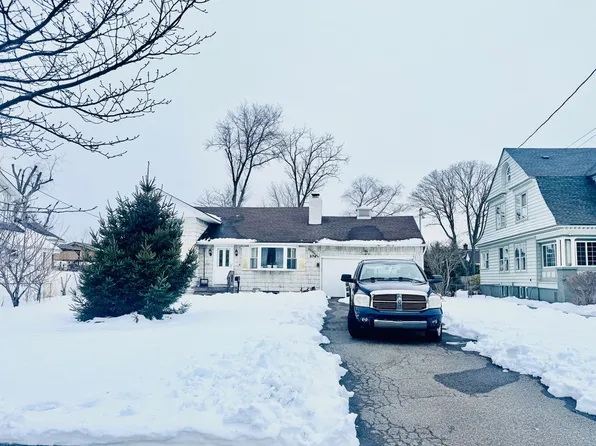 374 S Ocean Ave, Freeport, NY 11520