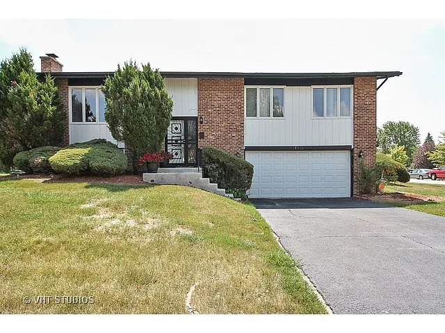 17813 Ridgewood Dr photo 1