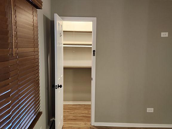 2nd image of 5759 N Elston Ave
