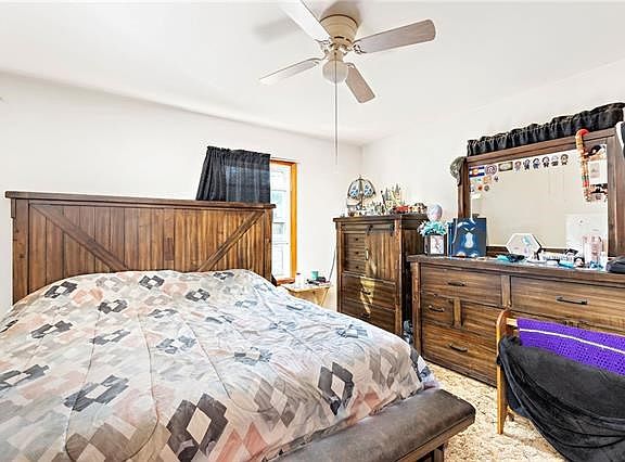3rd image of 209 Crispin St