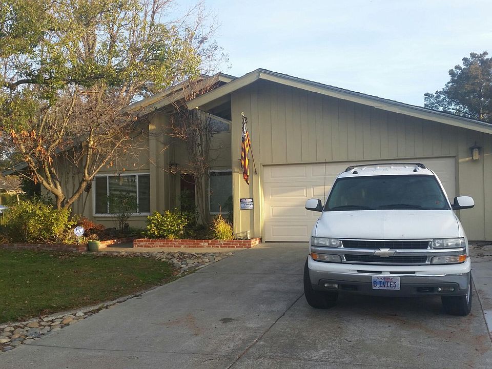1st image of 265 Grove Ct