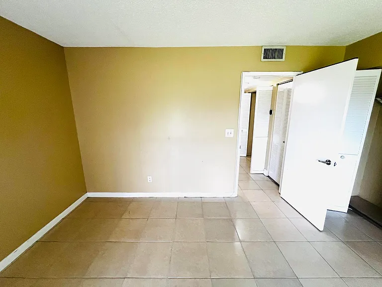 1605 Meadows Cir W #1605 — Photo 10