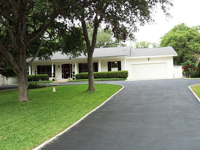 1st image of 120 W Hampton Dr