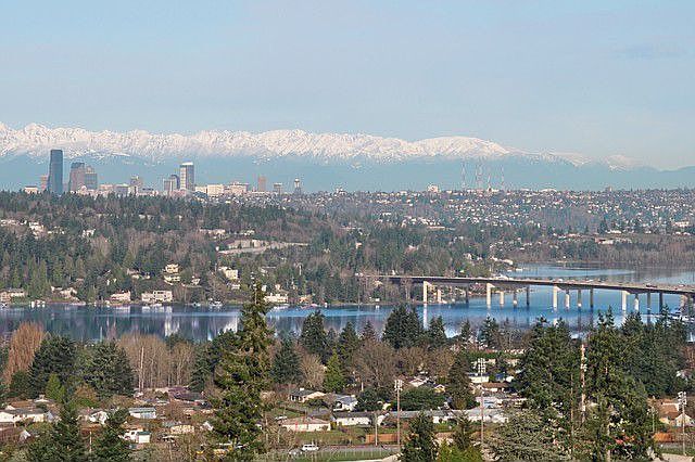 WOW! Fanastic 180Âº Views of Seattle, Bellevue, Lake, I-90 bridge & Olympic Mts.