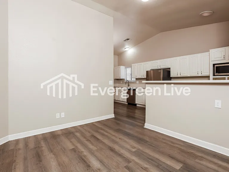 10240 E Vicksburg St — Photo 4