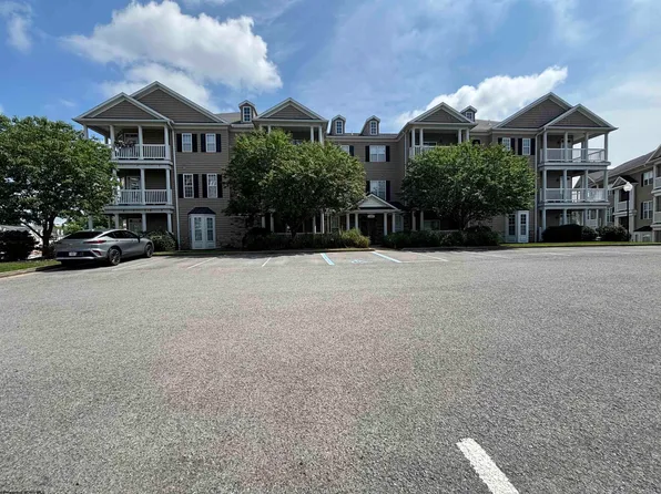 1321 Suncrest Vlg, Morgantown, WV 26505