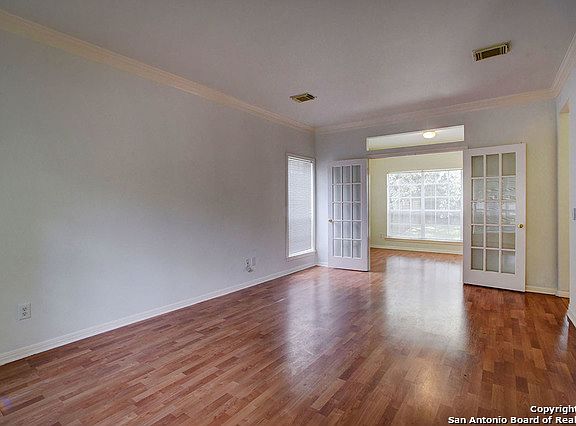 5th image of 1127 Bluff Frst