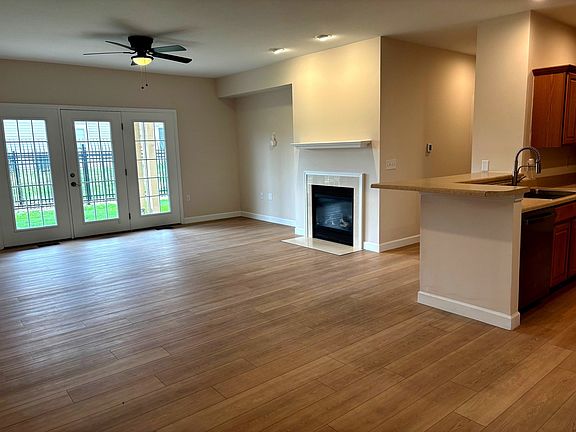 2nd image of 3818 Thornhill Cir #3818