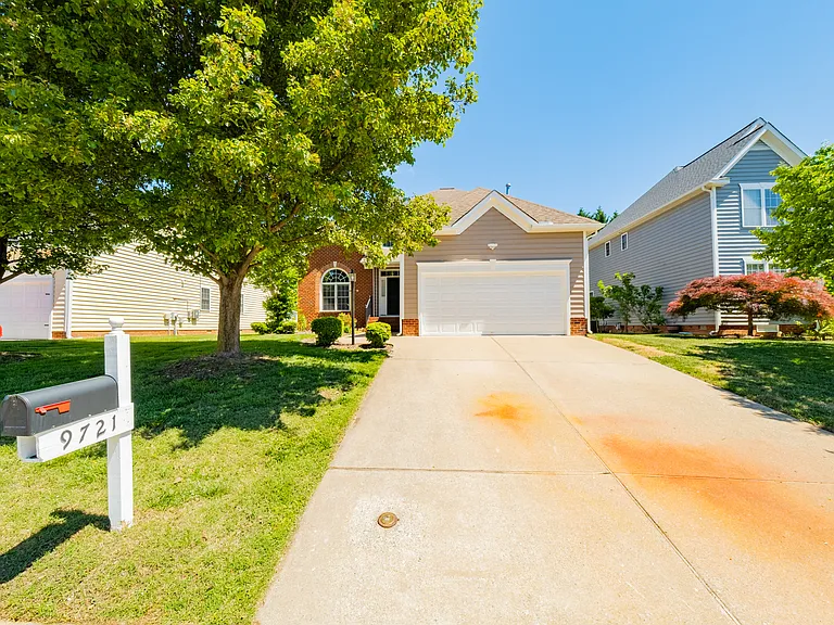 9721 Pemberton Crossing Dr — Photo 6