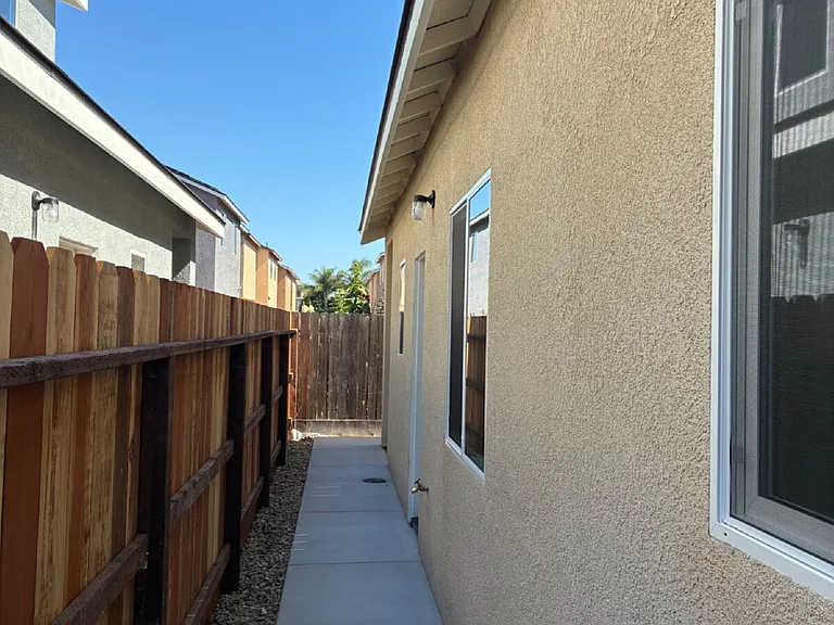 3621 Venice Ave — Photo 46
