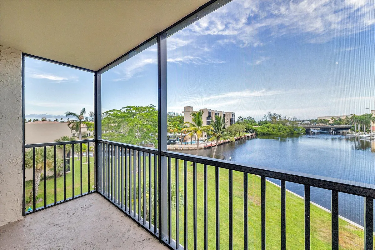 Building Photo - 7 Royal Palm Way #4080