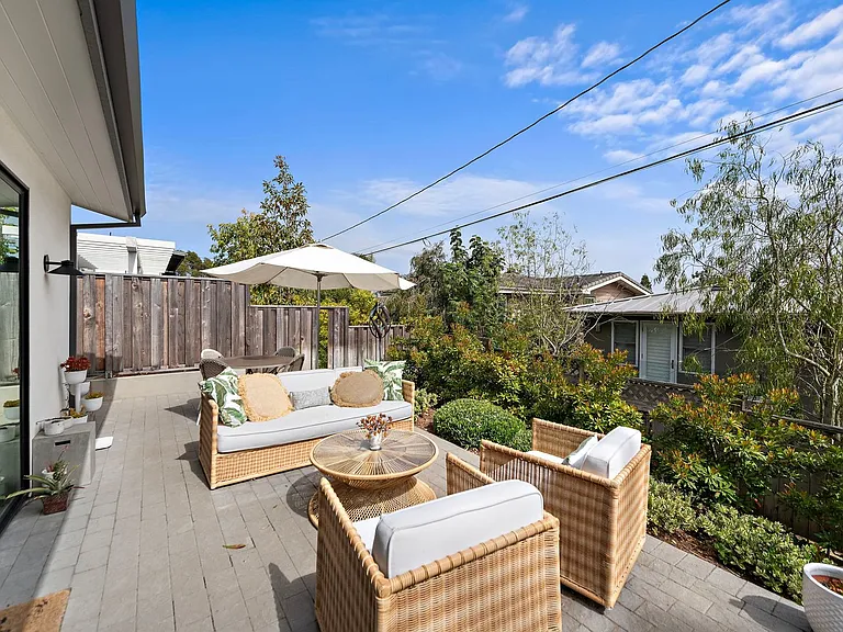 21552 Treetop Ln — Photo 25