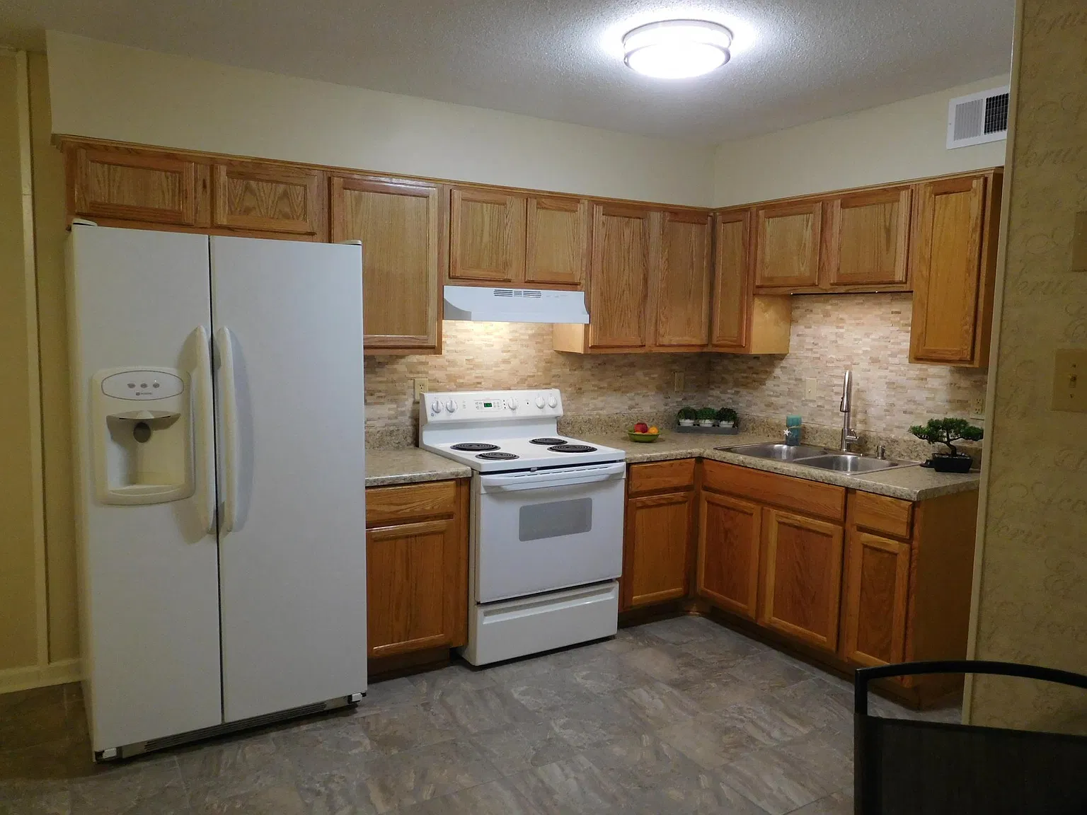3 bed, 1.5 bath, 1230 sqft, $1,150 — Photo 4