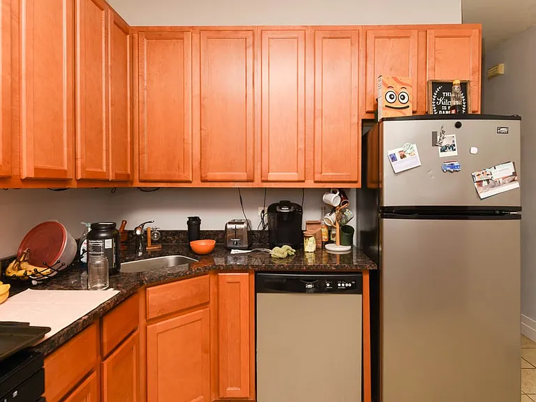 1358 W Barry Ave #W2 — Photo 4