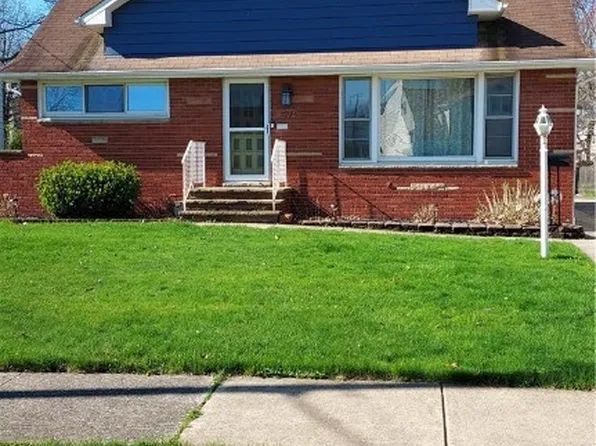 574 Terrace Plz, Willowick, OH 44095