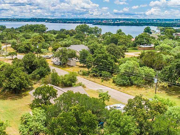 3rd image of 417 Bluebonnet Dr