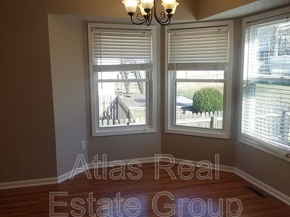 3rd image of 506 NE Field Creek Dr