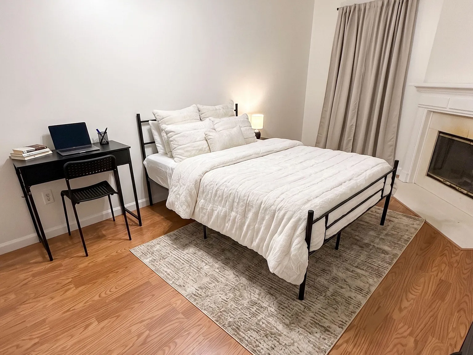 4 bed, 4.0 bath, 2562 sqft, $841 — Photo 1