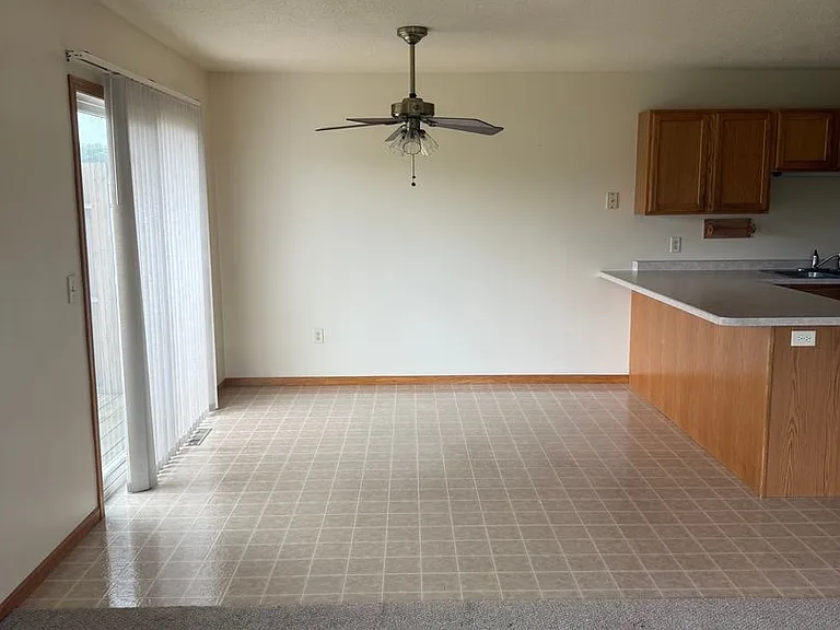 1342 Glenn Pl — Photo 3