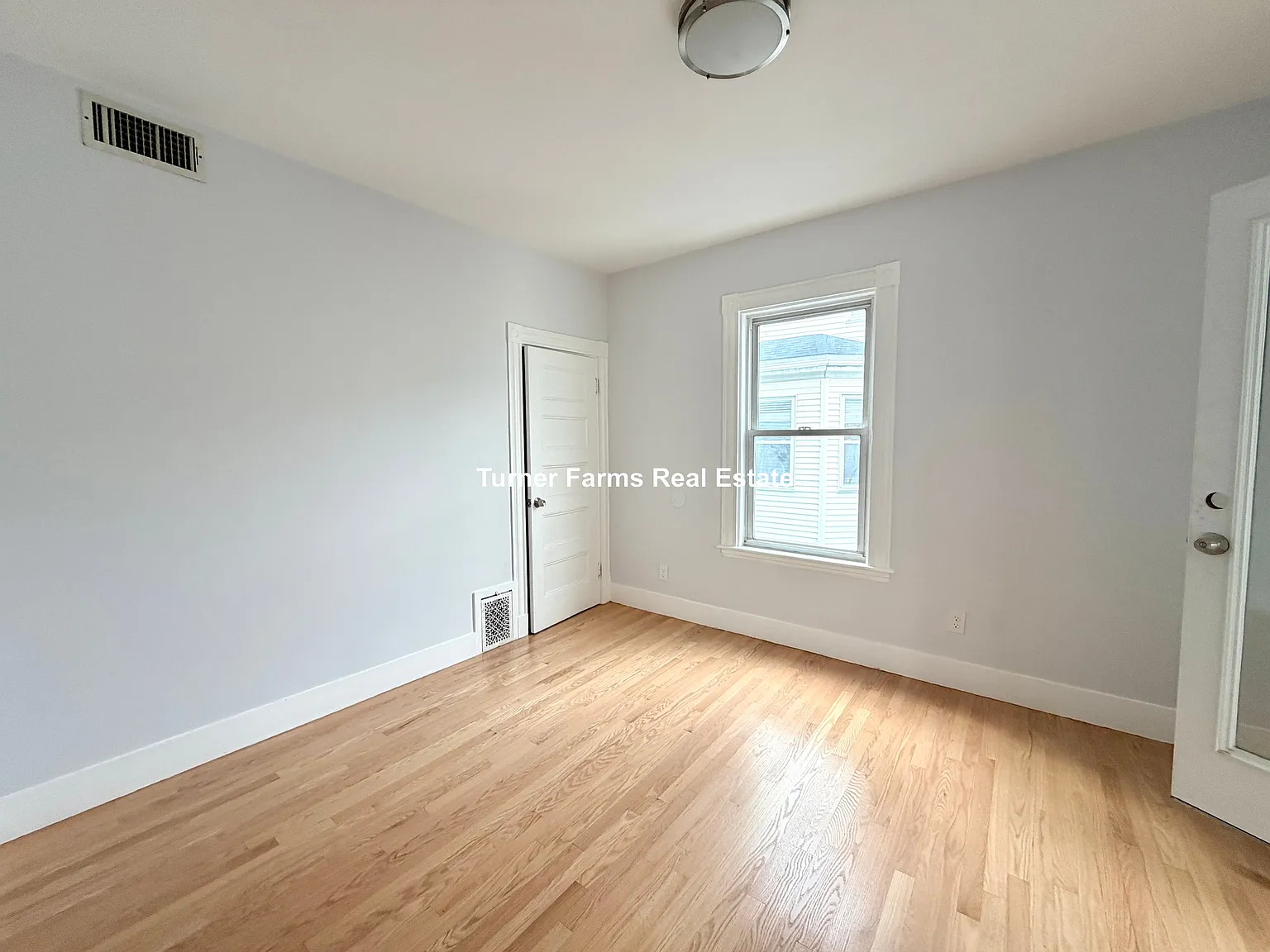 5 bed, 9999 sqft, $7,000 — Photo 3