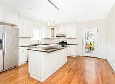 3rd image of 129 Crescent Pl Floor 1