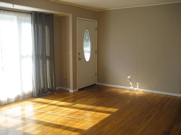 3rd image of 1456 Herrick Ave NE