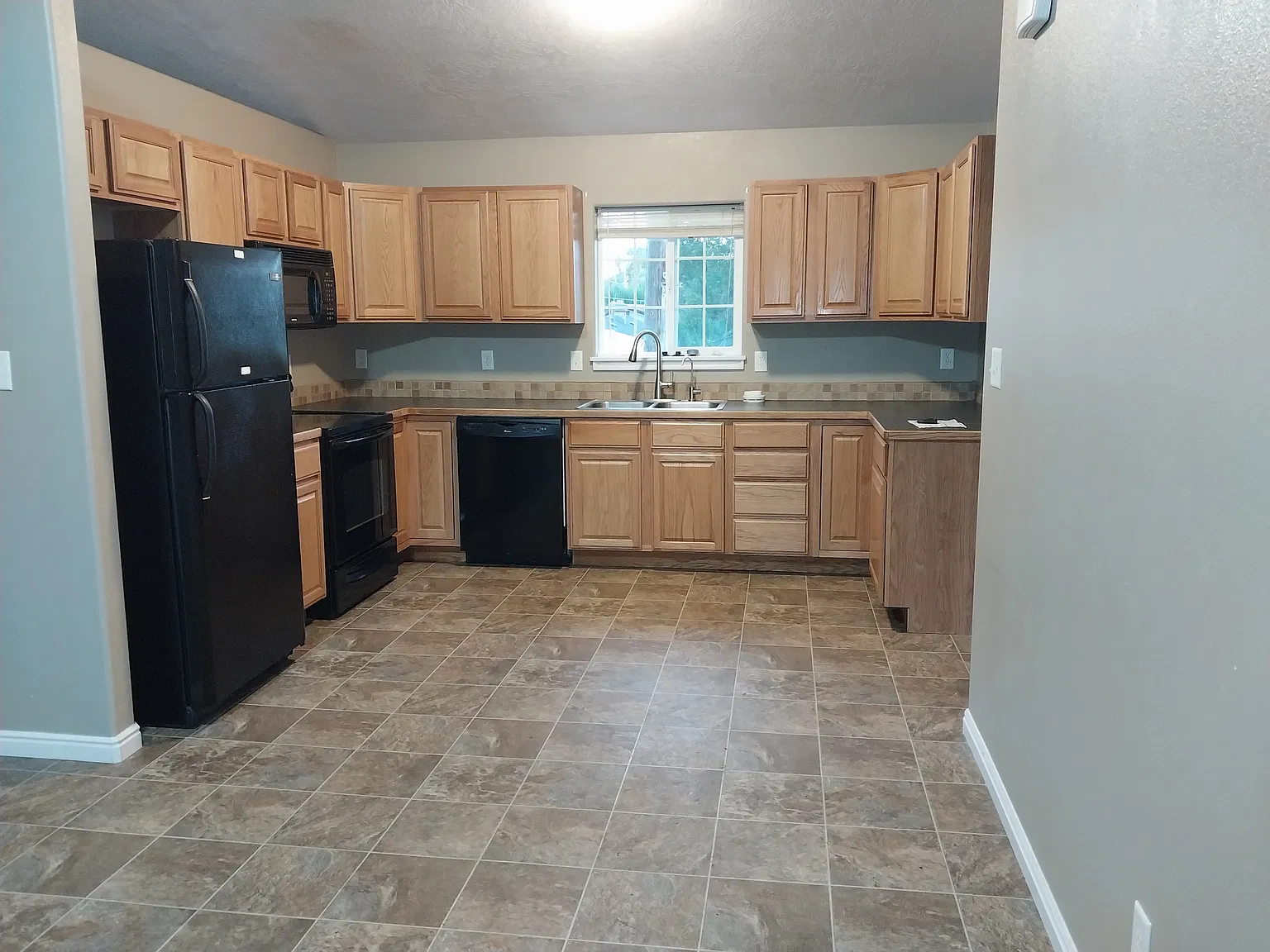 3 bed, 1500 sqft, $1,250 — Photo 3