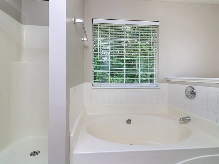 1240 Chris Lake Dr — Photo 14