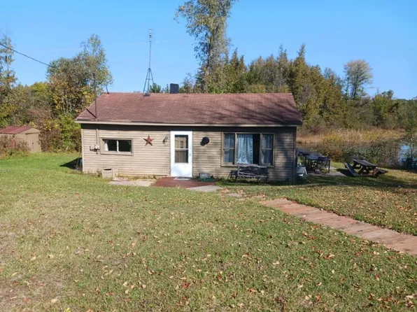 5641 Lakeside Dr, Gladwin, MI 48624