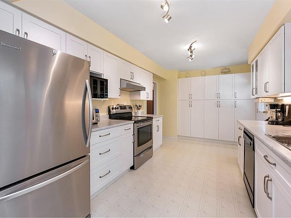 4th image of 3060 George St