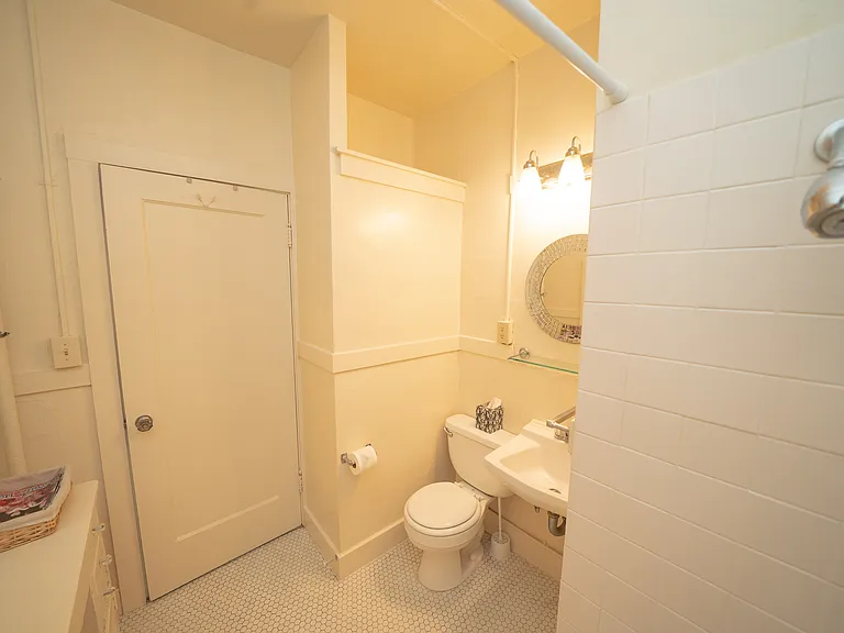 818 25th St #116 — Photo 7