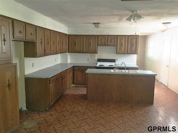 3rd image of 2401 Robin Dr