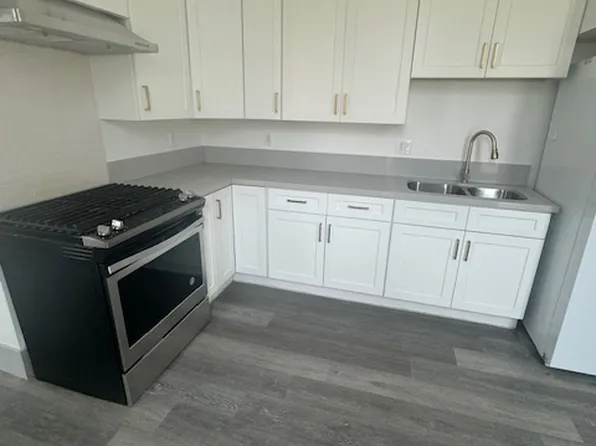 14954 Sherman Way, Van Nuys, CA