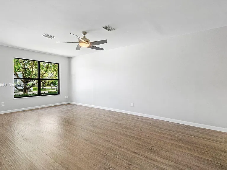 1367 Riverside Cir — Photo 7